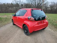 Gebraucht Toyota Aygo 68 PS (50 kW) 2009 Rot Kleinwagen
