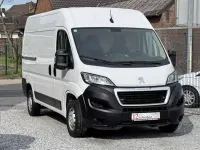 Gebraucht Peugeot Boxer 140 PS (102 kW) 2023 Weiss icy/deckende Van