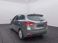 Gebraucht Kia Carens 135 PS (99 kW) 2016 Silber Van / Kleinbus
