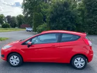 Gebraucht Ford Fiesta Trend 60 PS (44 kW) 2015 Rot Kleinwagen