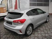 Gebraucht Ford Focus Titanium 125 PS (91 kW) 2021 Silber Limousine