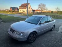 Usata VW Passat 193 CV (141 kW) 2002 Argento Berlina