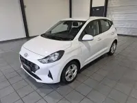 Gebraucht Hyundai i10 Trend 84 PS (61 kW) 2023 Weiß Kleinwagen