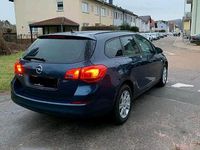 Gebraucht Opel Astra 130 PS (95 kW) 2012 Andere farben Kleinwagen