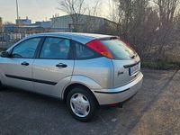 Second-hand Ford Focus 116 CP (85 kW) 2000 Argintiu Berlinǎ