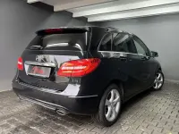 Gebraucht Mercedes B200 156 PS (114 kW) 2012 Schwarz Kleinwagen