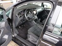 Gebraucht VW Touran 122 PS (89 kW) 2022 Deep black perleffekt Van / Kleinbus