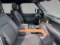 Gebraucht Land Rover Defender 304 PS (223 kW) 2023 Santorini black SUV