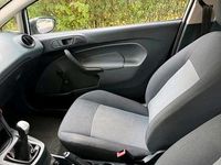 Gebraucht Ford Fiesta 61 PS (44 kW) 2005 Weiß Kleinwagen
