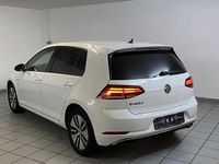 Gebraucht VW Golf 100 kW (136 PS) 2019 Weiß Limousine