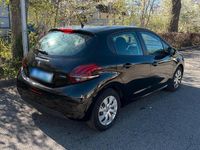 Gebraucht Peugeot 208 Active 82 PS (60 kW) 2017 Schwarz Kleinwagen