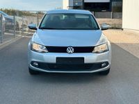 Gebraucht VW Jetta 122 PS (89 kW) 2014 Grau Limousine