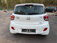 Gebraucht Hyundai i10 87 PS (63 kW) 2014 Weiß Kleinwagen