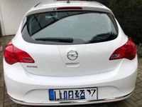 Gebraucht Opel Astra Selection 116 PS (85 kW) 2014 Weiß Limousine