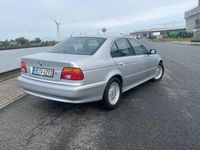 Gebraucht BMW 520 170 PS (125 kW) 2001 Silber Limousine