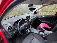 Gebraucht Mercedes B180 122 PS (89 kW) 2012 Rot Van / Kleinbus