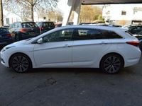 Gebraucht Hyundai i40 Premium 141 PS (103 kW) 2015 Weiß Kombi
