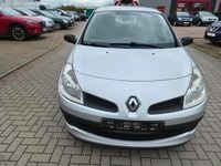 Gebraucht Renault Clio II 75 PS (55 kW) 2007 Silber Kleinwagen