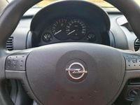 Używany Opel Corsa 75 KM (55 kW) 2002 Czarny Hatchback