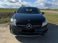 Gebraucht Mercedes A180 Style 122 PS (89 kW) 2017 Schwarz Limousine