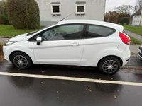 Gebraucht Ford Fiesta Ambiente 60 PS (44 kW) 2011 Weiß Limousine