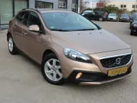 Gebraucht Volvo V40 CC Basis 114 PS (83 kW) 2013 Braun Kombi