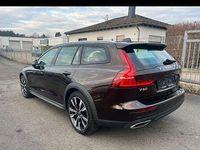 Gebraucht Volvo V60 CC Pro 150 PS (110 kW) 2025 Braun Kombi
