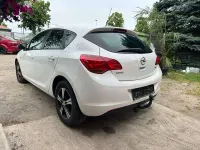 Gebraucht Opel Astra Design Edition 110 PS (80 kW) 2011 Schneeweiss/summitwhite/arctic Kleinwagen