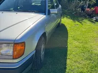 Gebraucht Mercedes E300 113 PS (83 kW) 1991 Grau Limousine