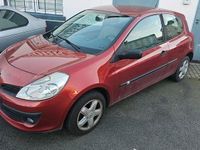Gebraucht Renault Clio II 75 PS (55 kW) 2005 Rot Kleinwagen