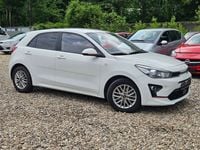Gebraucht Kia Rio 101 PS (74 kW) 2022 Weiß Limousine