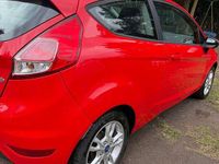 Gebraucht Ford Fiesta Titanium 60 PS (44 kW) 2016 Rot Limousine