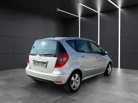 Gebraucht Mercedes A200 140 PS (102 kW) 2010 Polarsilber Limousine
