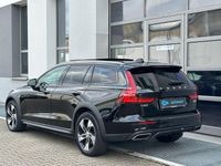 Gebraucht Volvo V60 CC Pro 197 PS (144 kW) 2022 Schwarz Kombi
