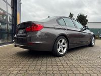 Gebraucht BMW 320 Sport Line 185 PS (136 kW) 2012 Braun Limousine