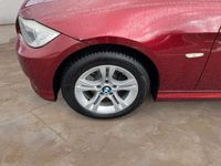 Gebraucht BMW 318 143 PS (105 kW) 2010 Vermillionrot metallic Limousine