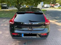 Gebraucht Volvo V40 Momentum 122 PS (89 kW) 2017 Schwarz Limousine