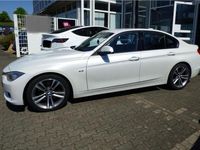 Gebraucht BMW 325 Sport Line 218 PS (160 kW) 2014 Weiß Limousine