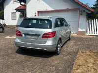 Gebraucht Mercedes B180 122 PS (89 kW) 2013 Silber Kleinwagen