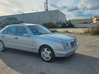 Gebraucht Mercedes 250 113 PS (83 kW) 1996 Silber Limousine