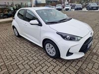 Neu Toyota Yaris Hybrid Comfort 116 PS (85 kW) 2025 Schneeweiß Limousine