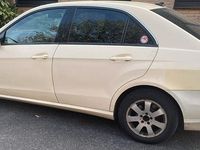 Gebraucht Mercedes E200 Elegance 136 PS (100 kW) 2011 Beige Limousine