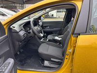 Neu Dacia Sandero Expression 101 PS (74 kW) 2026 Amber yellow Limousine