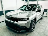 Neu Jeep Compass Altitude 145 PS (106 kW) 2026 Grau dach schwarz SUV