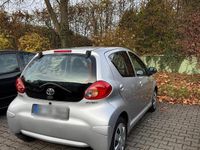 Gebraucht Toyota Aygo 68 PS (50 kW) 2006 Silber Kleinwagen