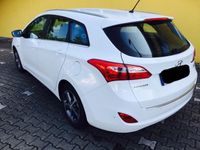 Gebraucht Hyundai i30 137 PS (100 kW) 2016 Rot metallic Kombi