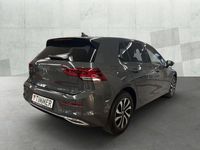 Gebraucht VW Golf VIII Active 131 PS (96 kW) 2023 Grau Limousine