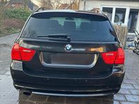 Gebraucht BMW 318 143 PS (105 kW) 2010 Schwarz Kombi
