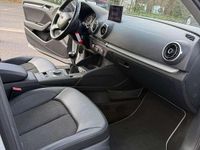 Gebraucht Audi A3 Ambiente 122 PS (89 kW) 2014 Eissilber metallic Kleinwagen