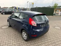 Gebraucht Ford Fiesta Ambiente 60 PS (44 kW) 2014 Blau Kleinwagen